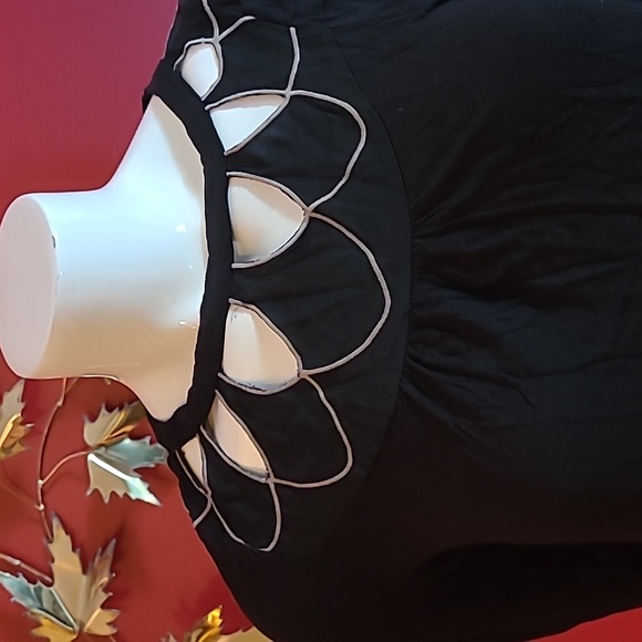 Gentle Fawn Black Cut Out Scallop Black Silver Metallic Blouse 3/4 Sleeves - Picture 5 of 10